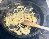 Une image de l'étape 4 de Boulettes de poulet aux jeunes épinards frais et orzo 🐓.