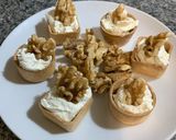 Foto del paso 2 de la receta Canapé de queso crema con nueces mermelada de caqui