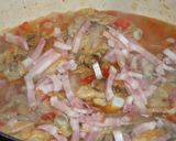 Foto del paso 2 de la receta: Pollo en salsa de pimientos morrones y setas variados