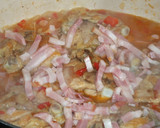 Foto del paso 2 de la receta: Pollo en salsa de pimientos morrones y setas variados