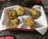Foto del paso 5 de la receta: Buñuelos de brócoli y zanahoria