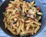 Foto del passaggio 8 della ricetta Pasta con pomodorini e zucchine