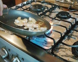 Foto del paso 5 de la receta: Camarones flameados con arroz