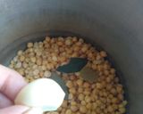 Foto del paso 1 de la receta: Garbanzos con tocineta y verduras a la Joha