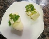 Foto del paso 2 de la receta: Empanadas express de muzzarella y verdeo en sandwichera