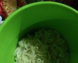 Foto langkah ke 2 dari resep Omlete mie gelas.