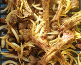 Foto del paso 3 de la receta: Chuletas de cordero a la plancha con cebolla marinada