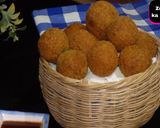 A picture of step 4 of Chicken Bread balls.