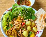 A picture of step 4 of Mi Quang with Chicken and Quail Eggs.