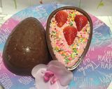Foto del paso 6 de la receta: Huevos de Pascuas de Chocolate Relleno con Mousse de fresas!!