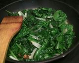 A picture of step 3 of Spinach stir fry.