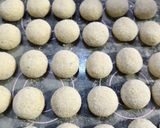 Gambar langkah 2 resipi Chicken Floss Bun.