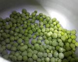 A picture of step 1 of Stir Fried Green Peas.