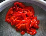Foto del paso 1 de la receta: Pimiento asado con  mozzarella y semillas