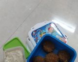 A picture of step 5 of Chhole tikki with curd sauce.