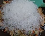 Foto langkah ke 5 dari resep Shirataki Goreng Ayam.