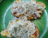 A picture of step 3 of Cheesy corn garlic bread pizza.