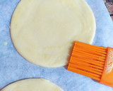 Foto del paso 14 de la receta: Empanadillas de gambas en crema reducida de las mismas cabezas