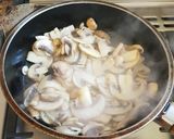 Foto del paso 5 de la receta: Filet de merluza, con guarnición de hongos a la provenzal