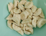 A picture of step 3 of Cinnamon banana wanton.