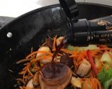 Foto del paso 11 de la receta: 🍁 Tallarines al estilo chino con gambas al ajillo 🧄
