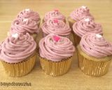 Foto langkah ke 7 dari resep Vanilla Cupcakes with Blueberry Cream Cheese Frosting.