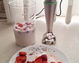 عکس مرحله 1 از دستور شیر توت فرنگی با موز 🍹🍓🍌