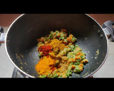 A picture of step 5 of Veg pulao.