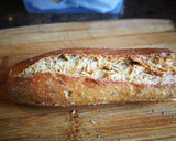 Foto del paso 1 de la receta: Barra de pan de centeno con crema de queso y hojas verdes