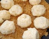 Túrógombóc epres, bazsalikomos töltelékkel recept fázis 6 fotója
