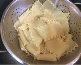 Foto del paso 2 de la receta: Enrrolladitos de lasaña con carne de pavo y salsa blanca