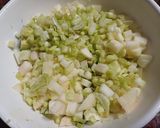 Foto del paso 3 de la receta: Ensalada de manzana verde +apio+palta