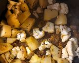 A picture of step 6 of Potato, cauliflower and pea curry - vegan.