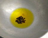 A picture of step 2 of Ven Pongal (Khara Pongal).
