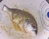 Foto del paso 2 de la receta: Pescado frito con ensalada🐟