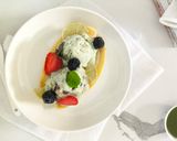 Foto langkah ke 3 dari resep Banana Split with Matcha ice cream.