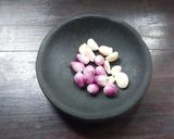 Foto langkah ke 1 dari resep Kue bawang gunting renyah gurih.