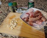 Foto del paso 1 de la receta: Pollo al ajo con cerveza