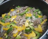 A picture of step 3 of Yellow Capsicum with minced meat.