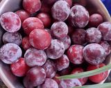 Foto del paso 1 de la receta: Mermelada veraniega de ciruelas de nuestra huerta 🫐y chía