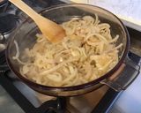 Une image de l'étape 5 de Bœuf aux oignons de roscoff sauce aux champignons.