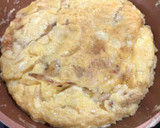 Foto del paso 3 de la receta: Mini tortilla de patatas con cebolla y bonito en escabeche