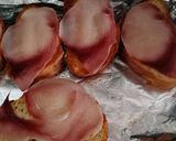 A picture of step 1 of Bruschette spada affumicato e buffala.