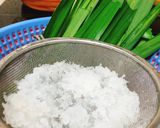 Hình bước làm 1 của món Nước Mủ Trôm Hạt Chia Lá Dứa