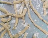 Foto langkah ke 3 dari resep Stik Bawang Gurih.
