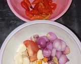 Foto langkah ke 4 dari resep Lodeh Ikan Patin dan Tomat hijau.