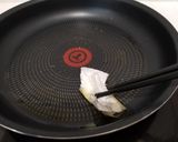 Une image de l'étape 5 de Tamagoyaki (omelette japonaise sucrée).