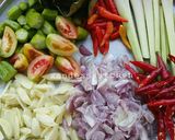 Foto langkah ke 2 dari resep Garang asem ayam kampung #pr_masakanbungkusdaun.