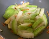 絲瓜炒豆皮的食譜步驟6照片