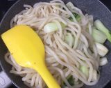 Hình bước làm 4 của món Udon Xào Bò